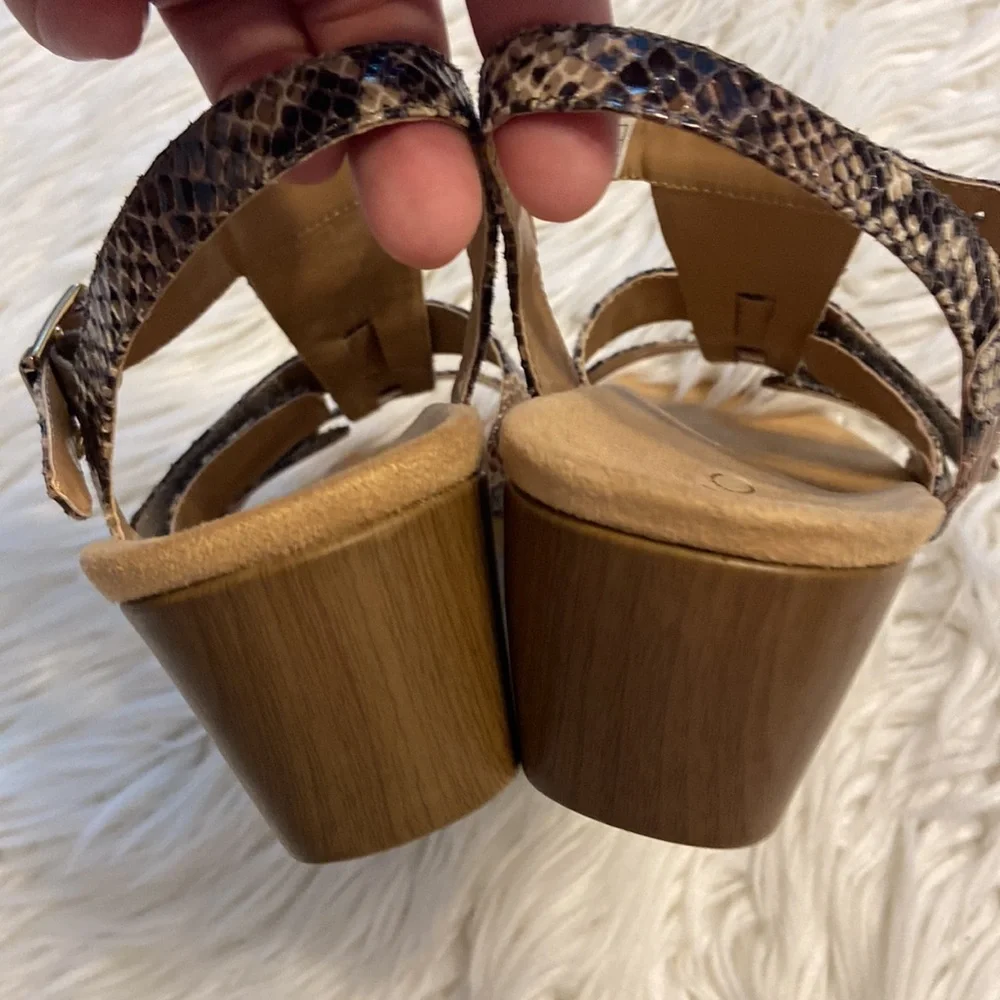 VIONIC Sandals BNWOT size 8 brown and tan color please see all photos (P7) - Picture 12 of 13